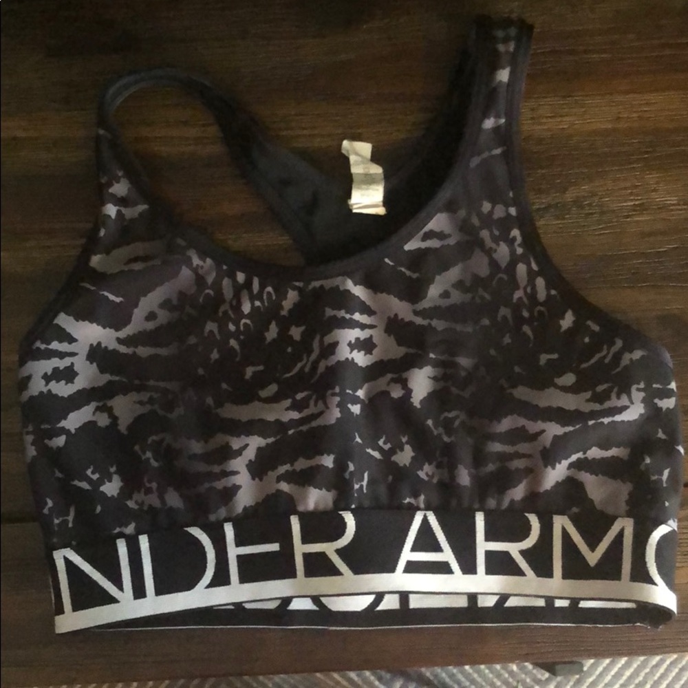 Under Armour Sports Bra - size Small